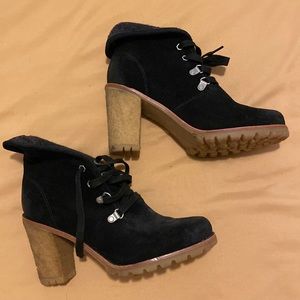 Ugg womens 7.5 suede black boots. Lined, 3.5” heel.